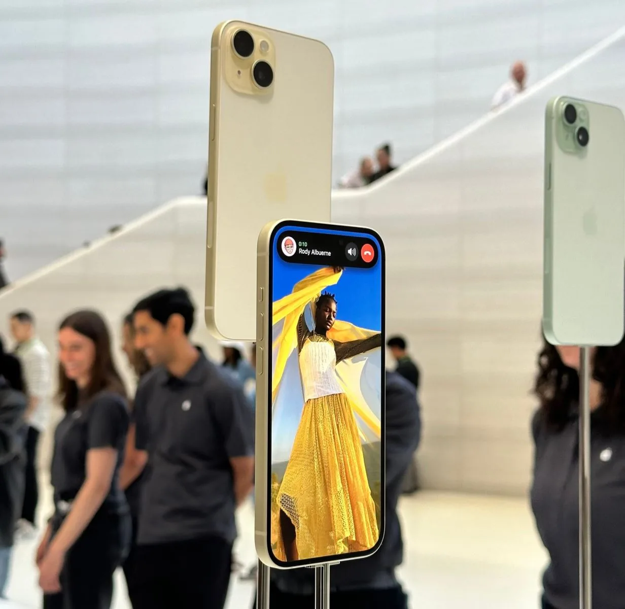 iPhone 15 Plus l&agrave; một thiết bị g&acirc;y ấn tượng ngay từ lần ra mắt, với thiết kế sang trọng, bộ xử l&yacute; mạnh mẽ, hệ thống camera k&eacute;p đặc trưng cho khả năng chụp ảnh sắc n&eacute;t, v&agrave; m&agrave;n h&igrave;nh chất lượng cao, mang lại trải nghiệm sử dụng tuyệt vời cho người d&ugrave;ng.