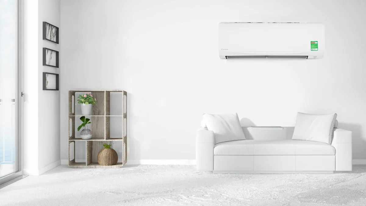 M&aacute;y lạnh Daikin Inverter 1 HP ATKF25XVMV l&agrave; một d&ograve;ng m&aacute;y lạnh ti&ecirc;n tiến với nhiều t&iacute;nh năng hiện đại. N&oacute; được trang bị c&ocirc;ng nghệ lọc kh&iacute; Streamer v&agrave; phin lọc Enzyme Blue t&iacute;ch hợp PM2.5, gi&uacute;p loại bỏ hiệu quả vi r&uacute;t, vi khuẩn, m&ugrave;i h&ocirc;i v&agrave; nấm mốc trong kh&ocirc;ng kh&iacute;. Điều n&agrave;y đảm bảo rằng bạn sẽ c&oacute; kh&ocirc;ng gian trong l&agrave;nh v&agrave; sạch sẽ.