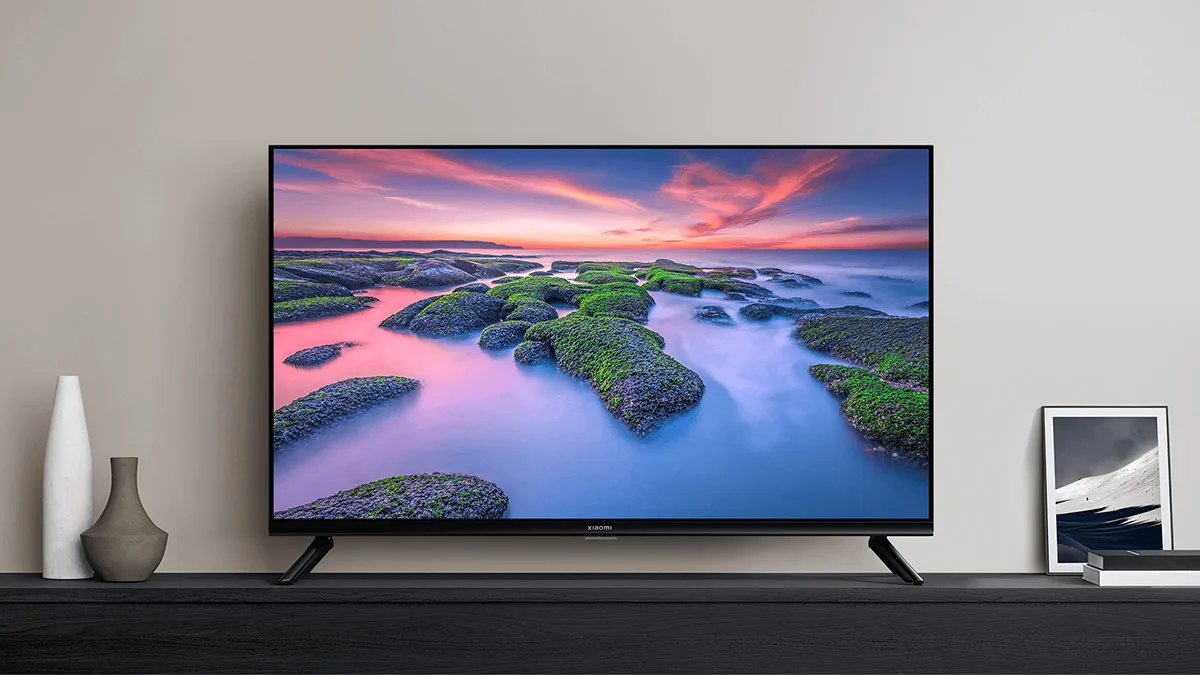 Tivi Xiaomi 4K UHD 58 inch sở hữu thiết kế nguy&ecirc;n khối với viền m&agrave;n h&igrave;nh v&ocirc; cực, tạo n&ecirc;n kh&ocirc;ng gian giải tr&iacute; đẹp mắt. Với độ ph&acirc;n giải 4K, hiển thị 1.07 tỷ m&agrave;u, c&ocirc;ng nghệ MEMC v&agrave; &acirc;m thanh Dolby Audio, tivi n&agrave;y mang đến trải nghiệm trọn vẹn với h&igrave;nh ảnh sắc n&eacute;t v&agrave; &acirc;m thanh sống động cho c&aacute;c bộ phim v&agrave; chương tr&igrave;nh truyền h&igrave;nh.