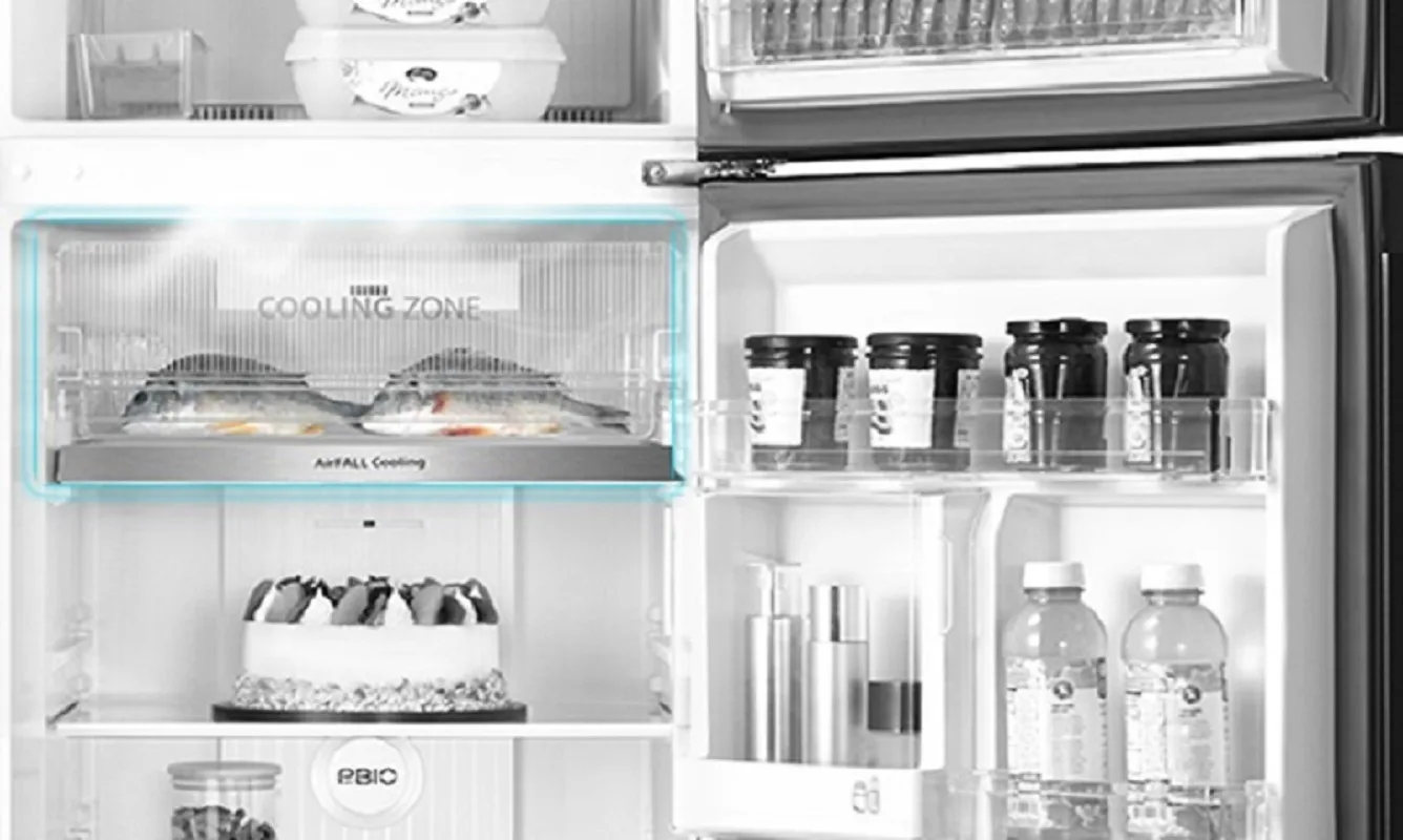 Tủ lạnh Toshiba Inverter 338 l&iacute;t GR-RT468WE-PMV(58)-MM vượt trội với ngăn bảo quản Origin Fresh, gi&uacute;p duy tr&igrave; độ tươi của rau củ trong thời gian d&agrave;i. Khả năng n&agrave;y đ&aacute;ng kể gi&uacute;p bảo quản thực phẩm tươi ngon hơn v&agrave; k&eacute;o d&agrave;i thời gian sử dụng của ch&uacute;ng. B&ecirc;n cạnh đ&oacute;, tủ lạnh n&agrave;y c&ograve;n vận h&agrave;nh &ecirc;m &aacute;i, gi&uacute;p giảm tiếng ồn v&agrave; kh&ocirc;ng g&acirc;y phiền h&agrave; trong gia đ&igrave;nh.